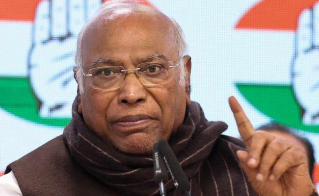 Kharge announces Cong’s '5 guarantees' for Assam; pledges monthly cash transfer to women